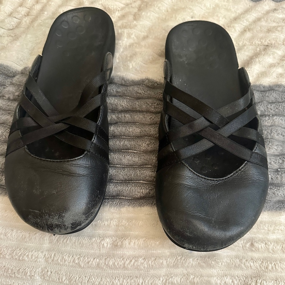 Vionic Black Claire Leather Slide On Mules Size 8